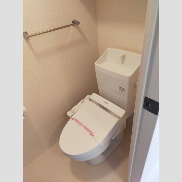 トイレ (トイレ)