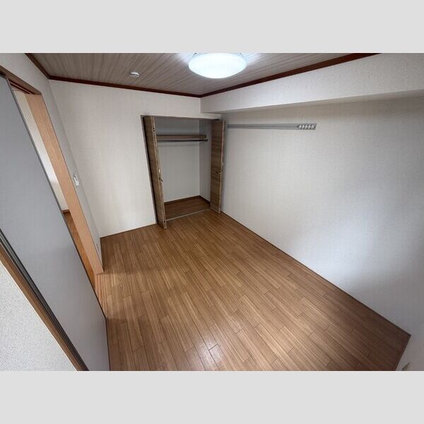 その他 (DK横洋室6帖)