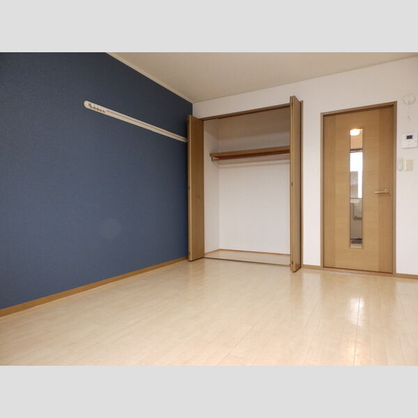 その他 (洋室(バルコニー側から))