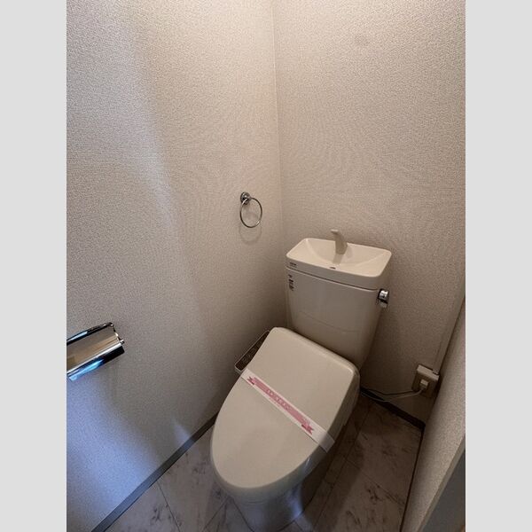トイレ (トイレ)