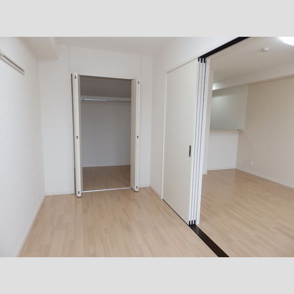 その他 (LDK+洋室(バルコニー側から))