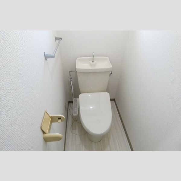 トイレ (温水洗浄暖房便座)