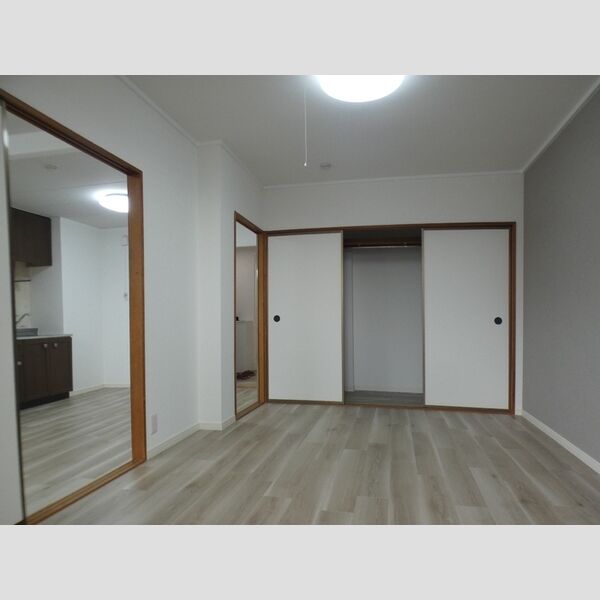 その他 (南側洋室)