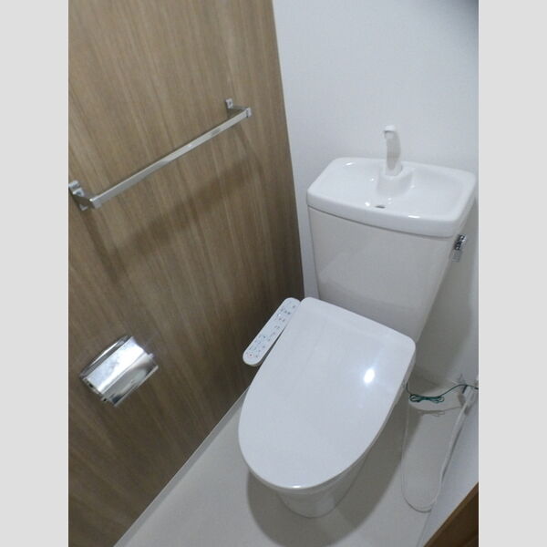 トイレ (温水洗浄暖房便座)