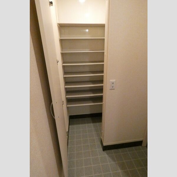 玄関 (シューズクローク)