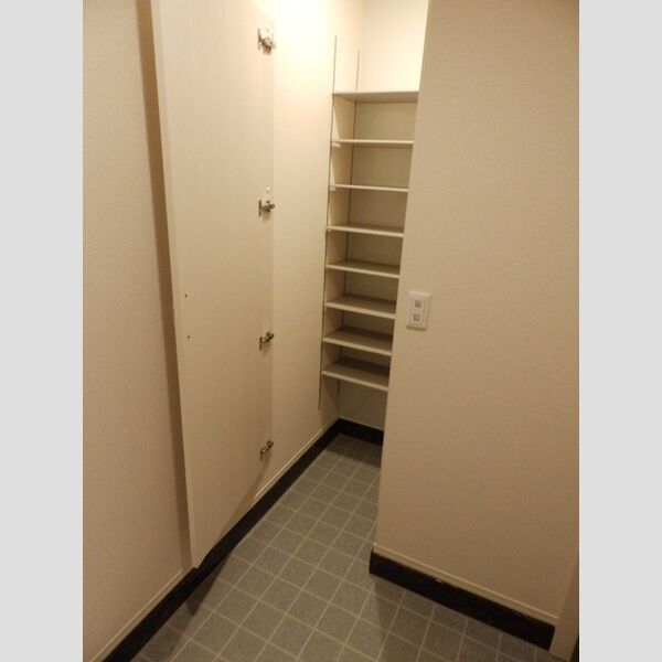 玄関 (シューズクローク)