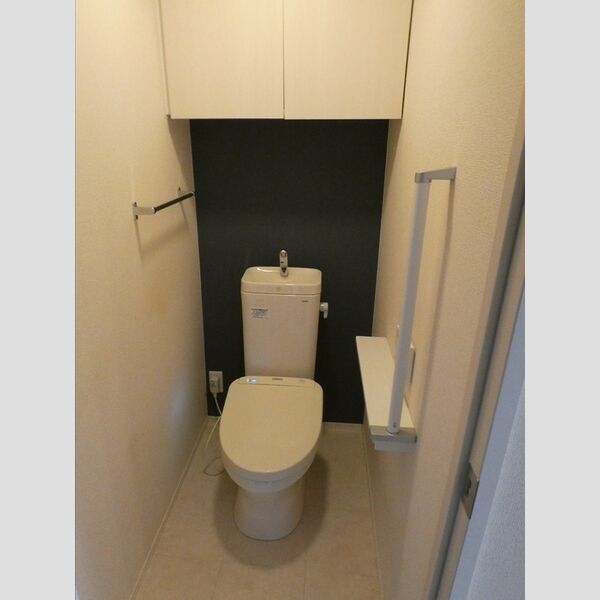 トイレ (温水洗浄暖房便座)