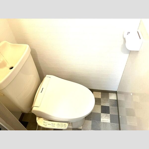 トイレ (トイレ)