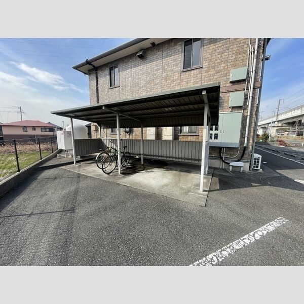 現地周辺 (駐輪場)