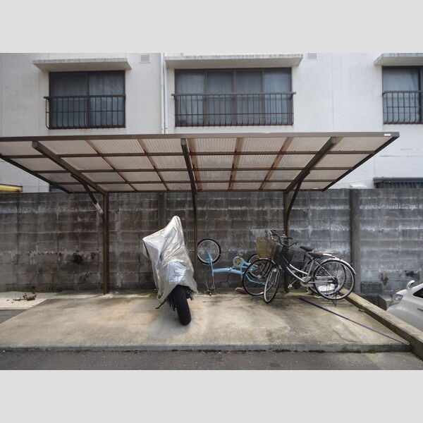 現地周辺 (駐輪場)