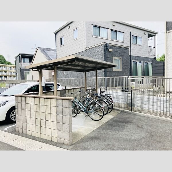 現地周辺 (駐輪場)