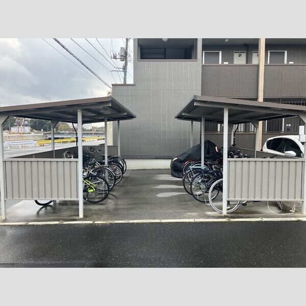 現地周辺 (駐輪場)