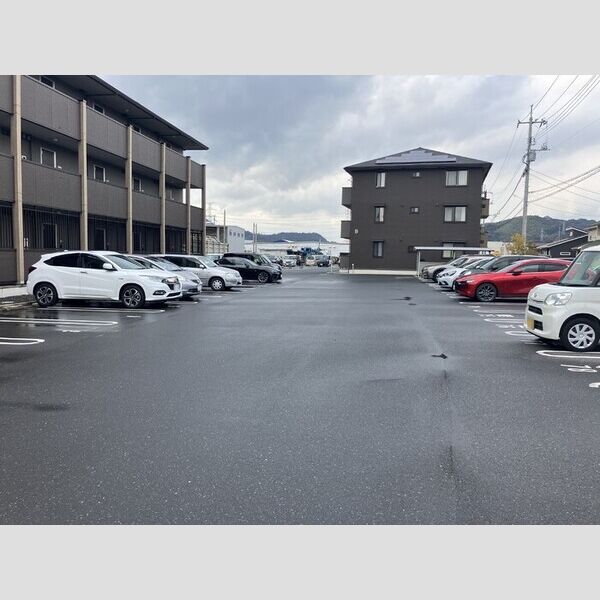 駐車場 (駐車場)