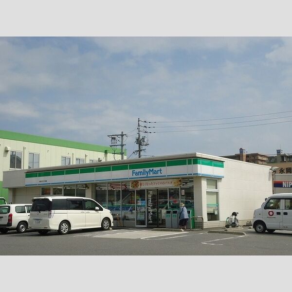 現地周辺 (ファミリーマート)