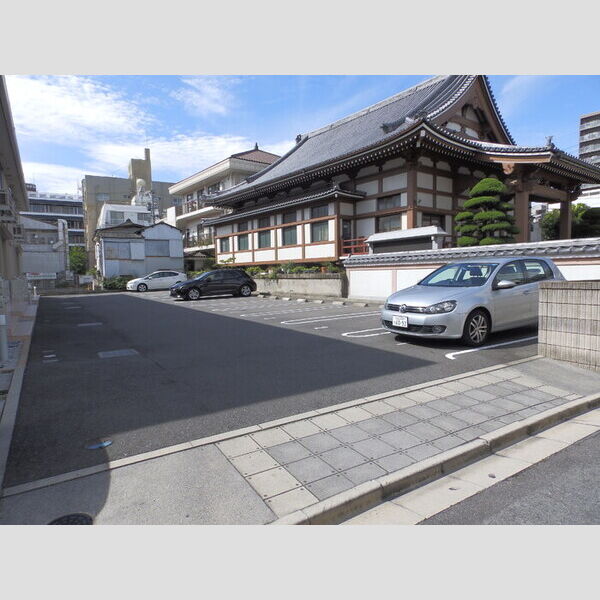 エントランス (駐車場)