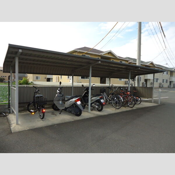 現地周辺 (駐輪場)