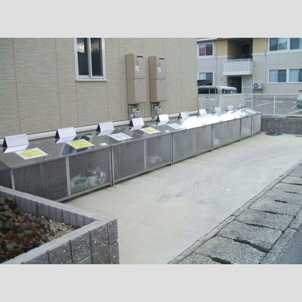 現地周辺 (ゴミステーション)