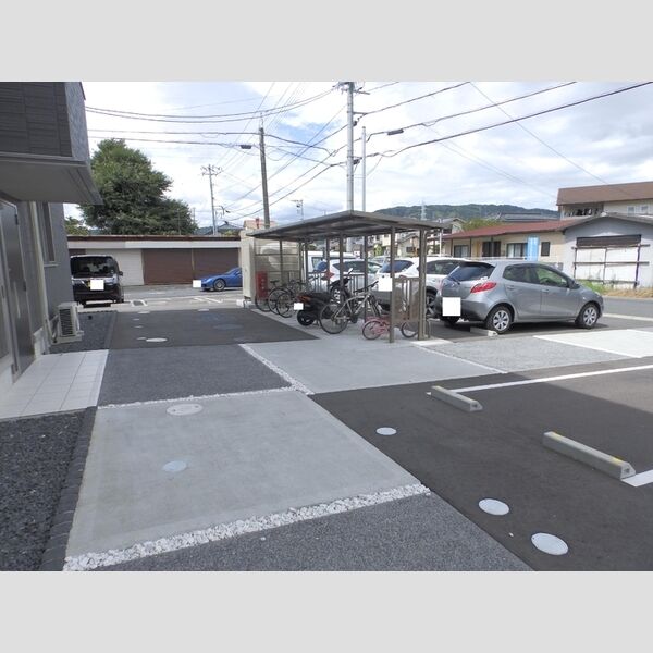 現地周辺 (駐輪場)