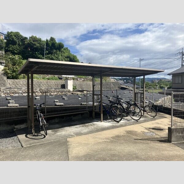 現地周辺 (駐輪場)