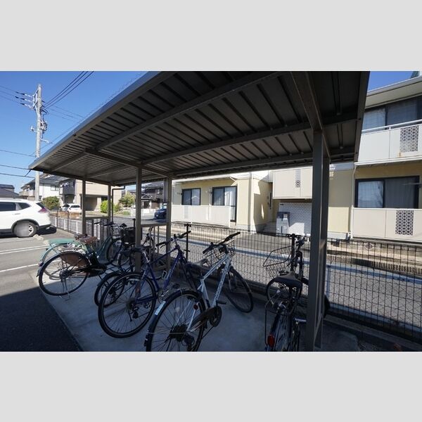 現地周辺 (駐輪場)