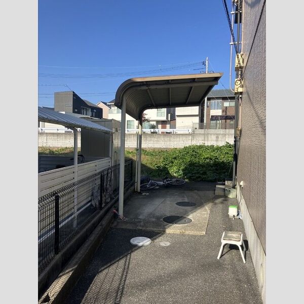 現地周辺 (駐輪場)
