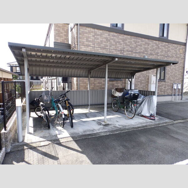 現地周辺 (駐輪場)