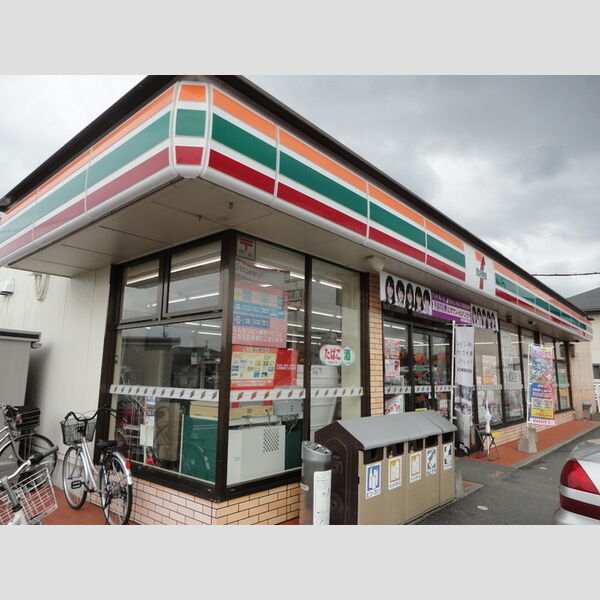 現地周辺 (セブンイレブン)
