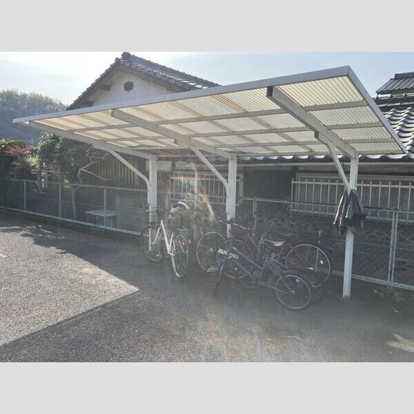 現地周辺 (駐輪場)