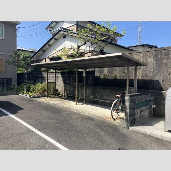 現地周辺 (駐輪場)