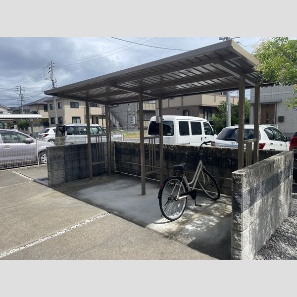 現地周辺 (駐輪場)