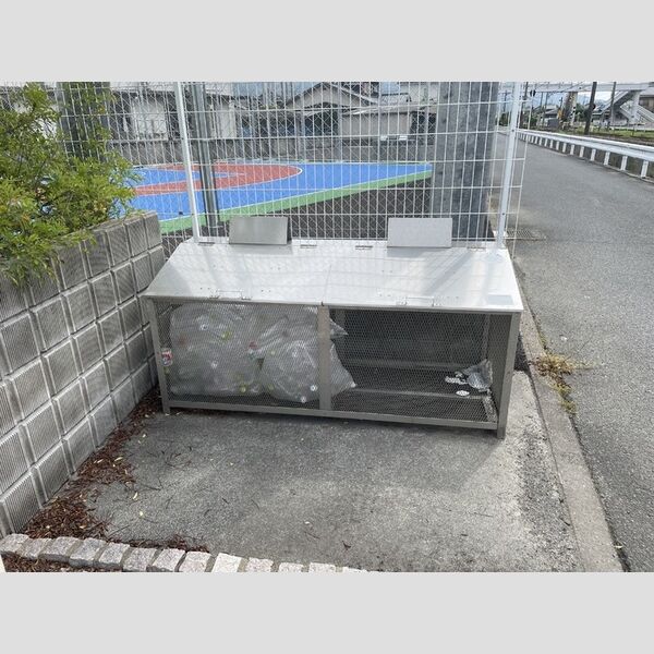 現地周辺 (ゴミ庫)