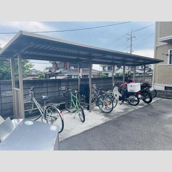 現地周辺 (駐輪場)