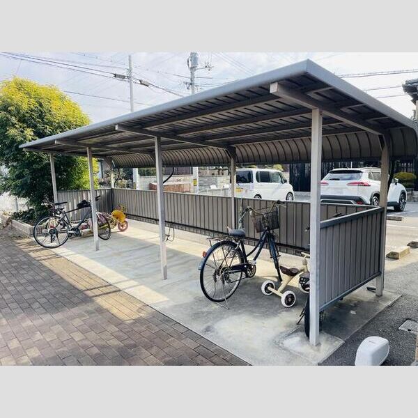 現地周辺 (駐輪場)