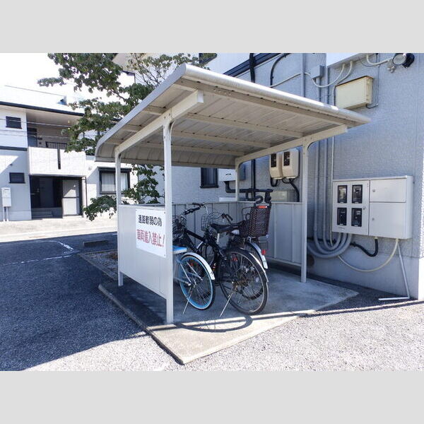 現地周辺 (駐輪場)