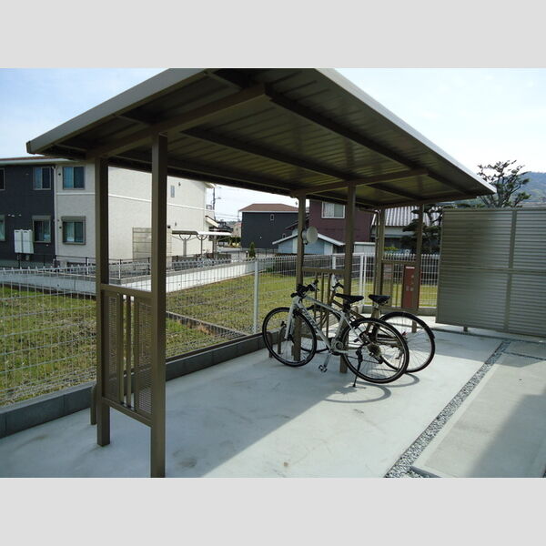 現地周辺 (駐輪場)