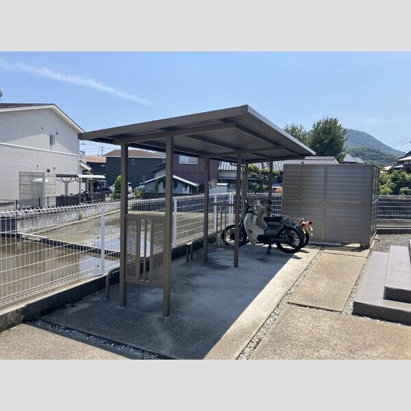 現地周辺 (駐輪場)