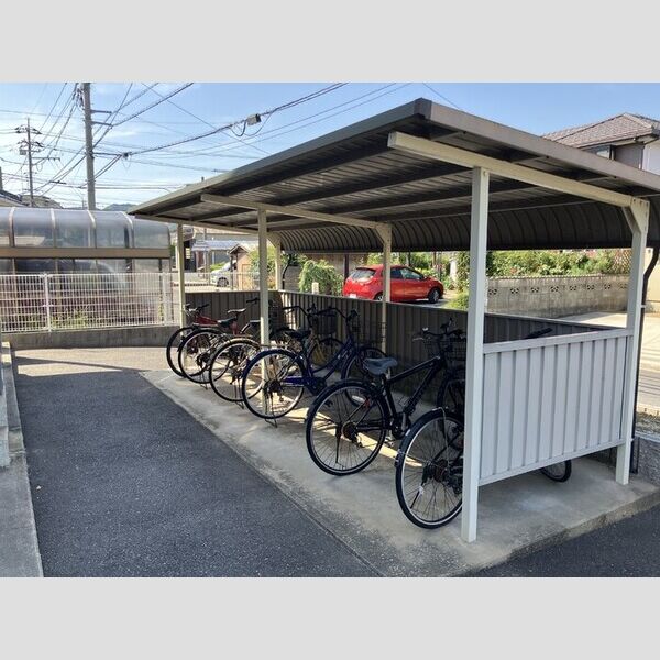 現地周辺 (駐輪場)