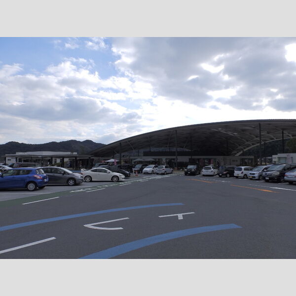 現地周辺 (道の駅　ソレーネ周南(コンビ二あり))