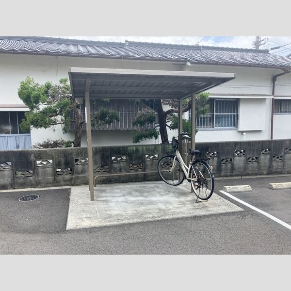 現地周辺 (駐輪場)