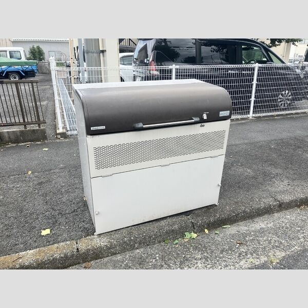 現地周辺 (ゴミ庫)