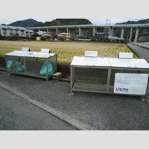 現地周辺 (ゴミBOX)