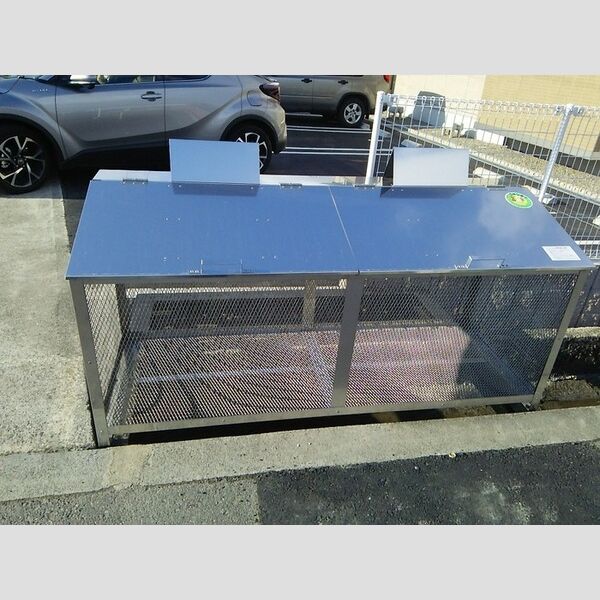 現地周辺 (ゴミボックス)