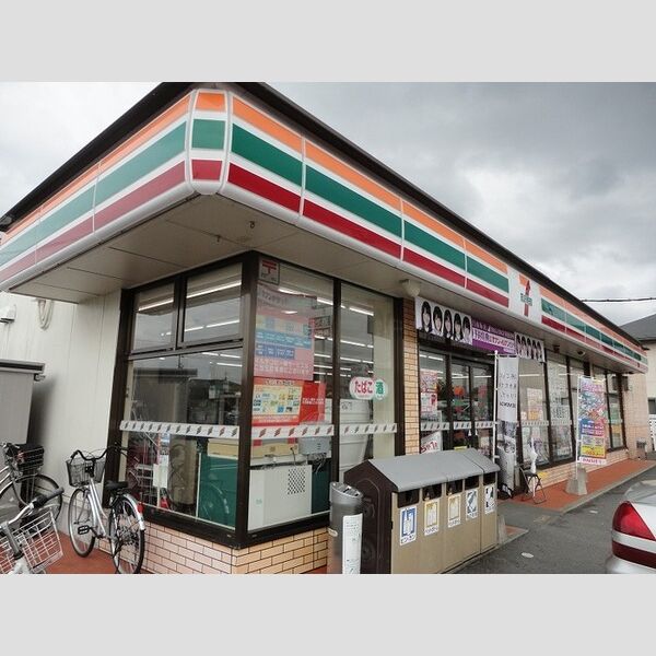 現地周辺 (セブンイレブン)