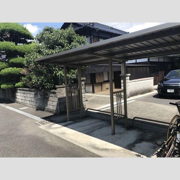 現地周辺 (駐輪場)