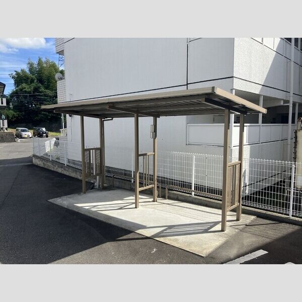 現地周辺 (駐輪場)