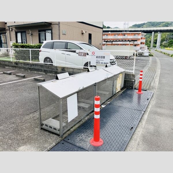 現地周辺 (ゴミステーション)