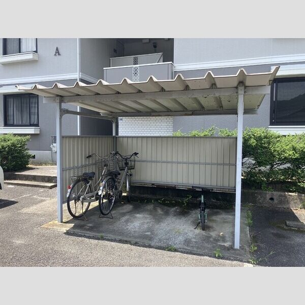 現地周辺 (駐輪場)