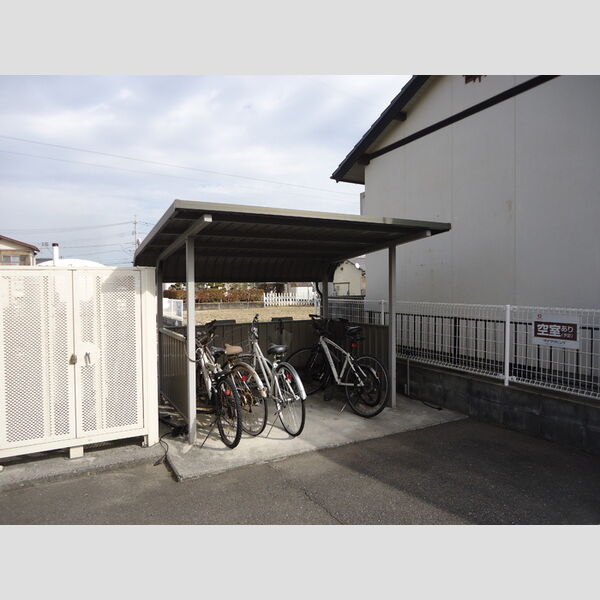 現地周辺 (駐輪場)