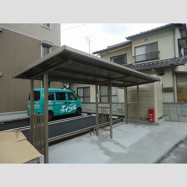 現地周辺 (駐輪場)