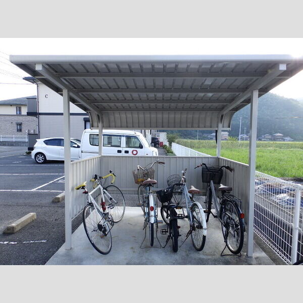 現地周辺 (駐輪場)